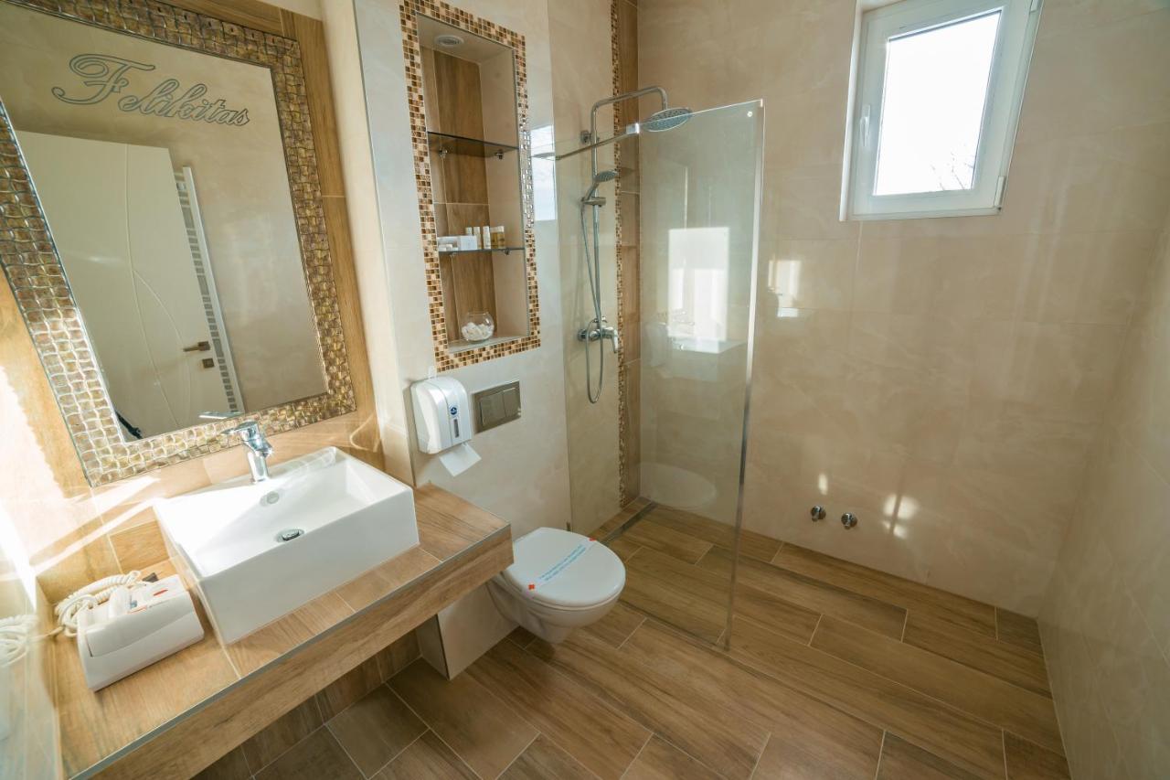 Motel Felikitas Лакташи Екстер'єр фото